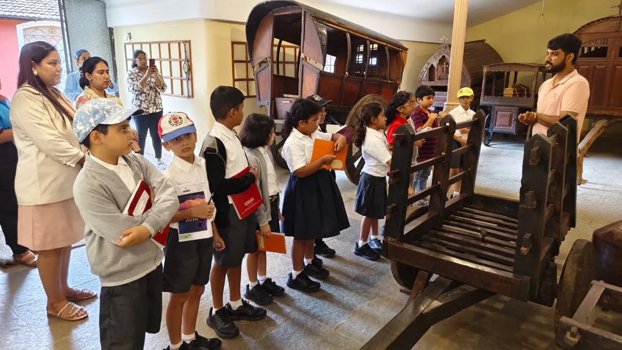 Children on a museum field visit